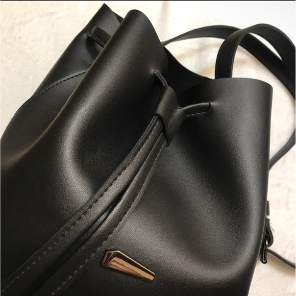 Black Draw String Bucket Bag - Picture 3 of 9